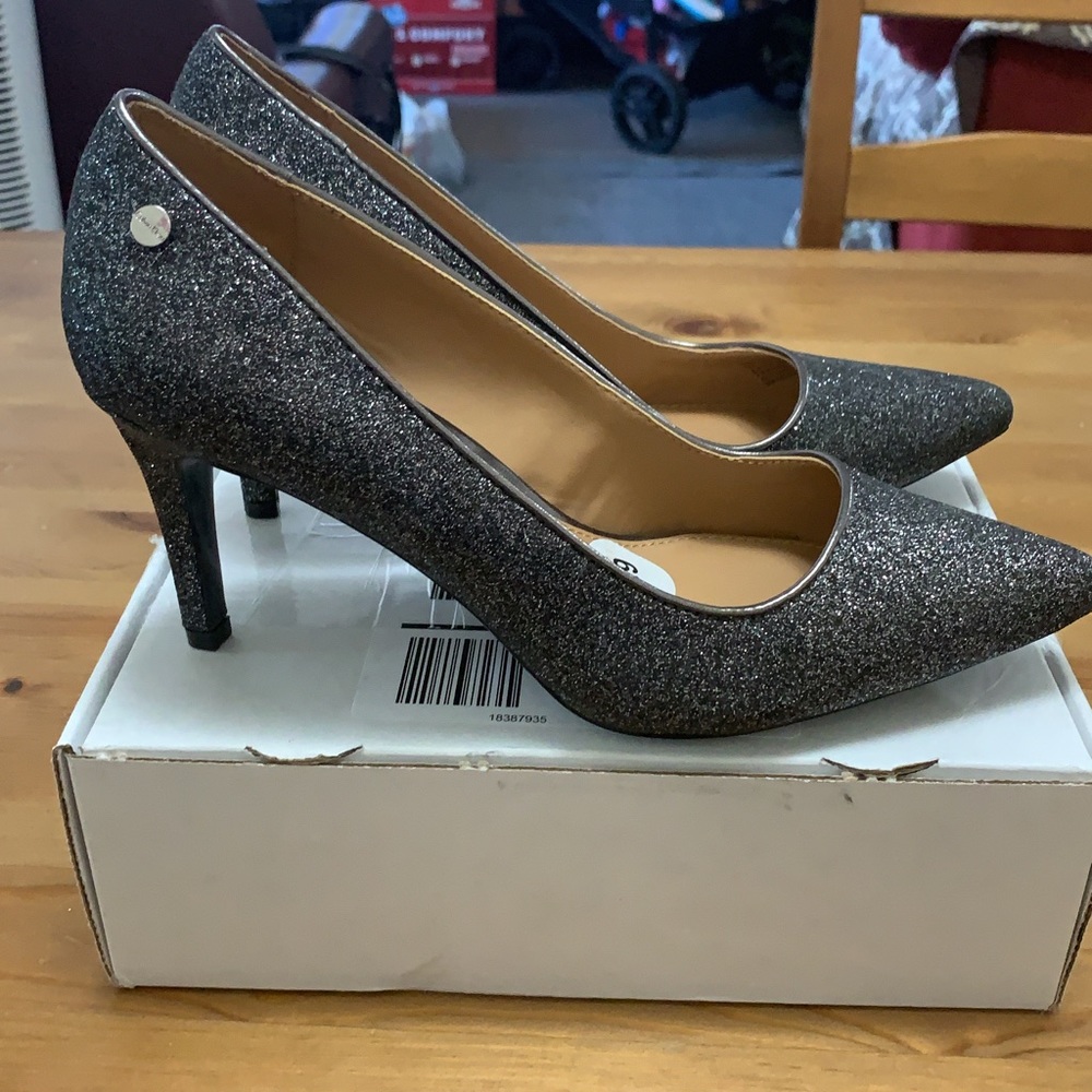 Pumps - Picture 2 of 2